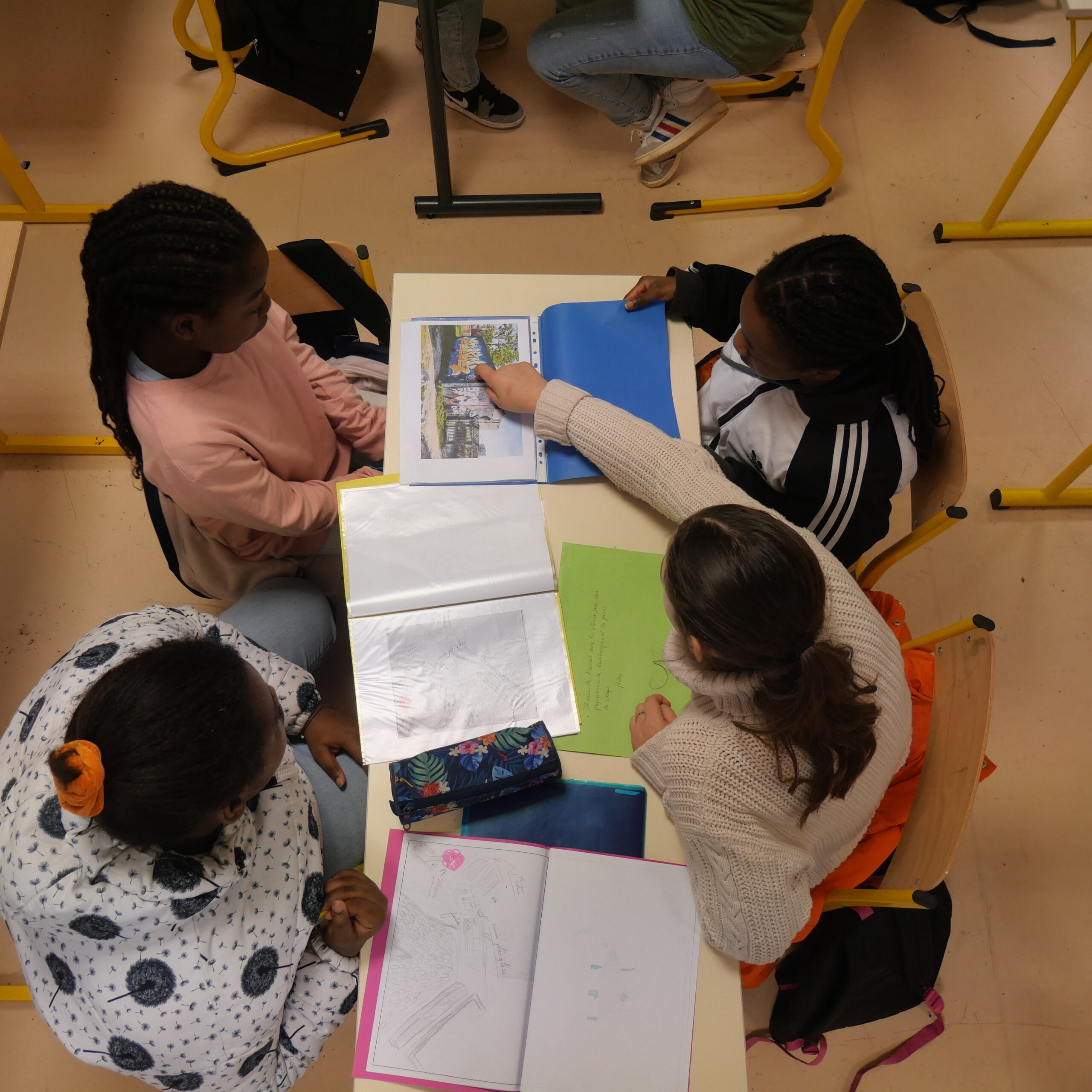Soutenir l’aide aux devoirs et les cours de français