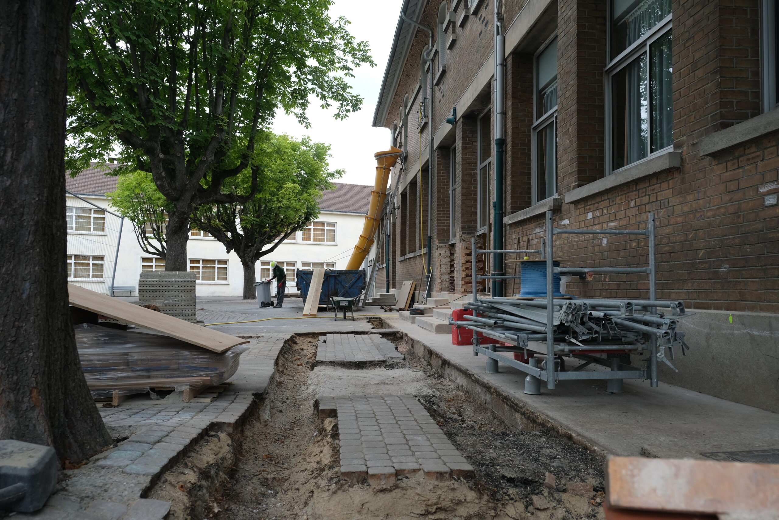 Développer une brigade d’interventions travaux dans les écoles